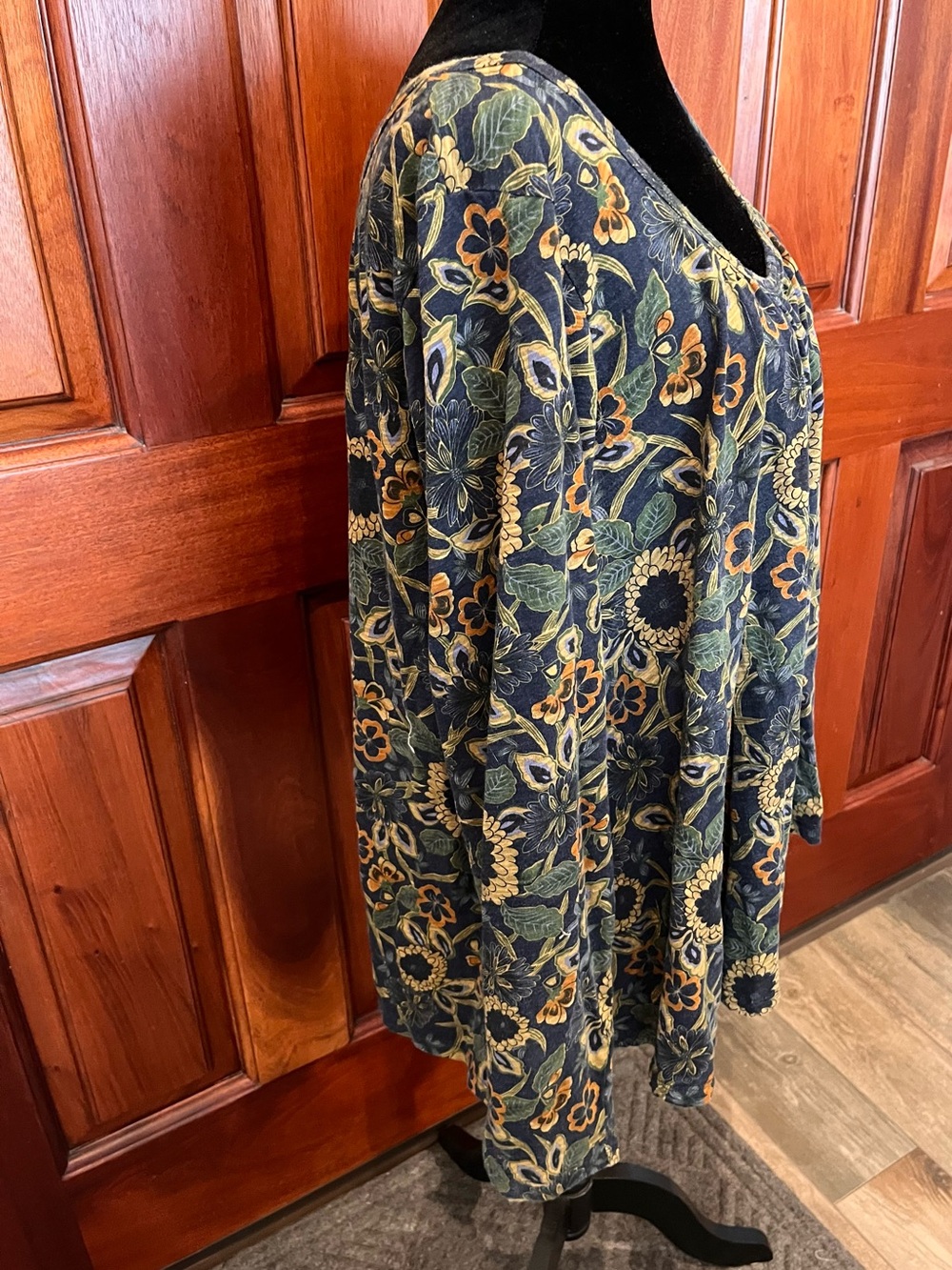 Natural Life Iris Top 100% Cotton Long Sleeve Navy Blue Dahlias Floral Size XL - Picture 4 of 10